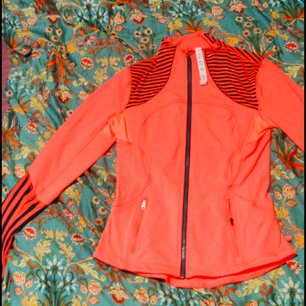 Lululemon forme jacket size 6